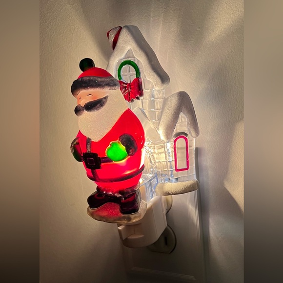 Santa Claus Wall Plug-In Night-light with Bulb 6” - Picture 4 of 10